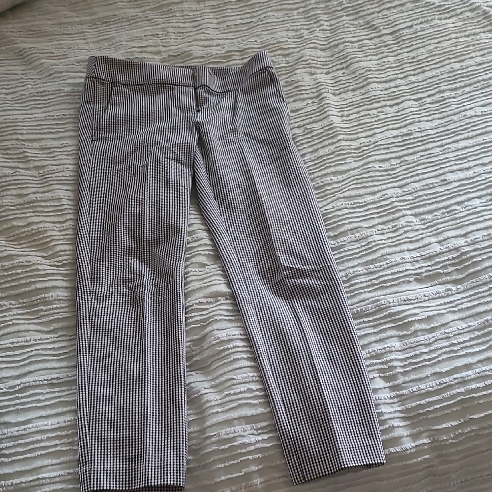 LOFT Women's Black and White Patterned Dress Pants